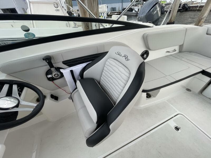 2024 Sea Ray SPX 230 Bowrider