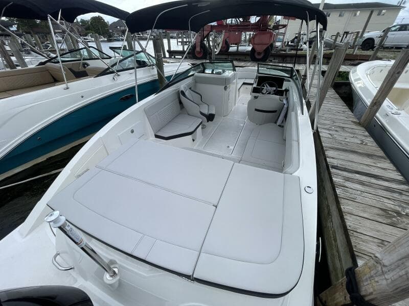 2024 Sea Ray SPX 230 Bowrider