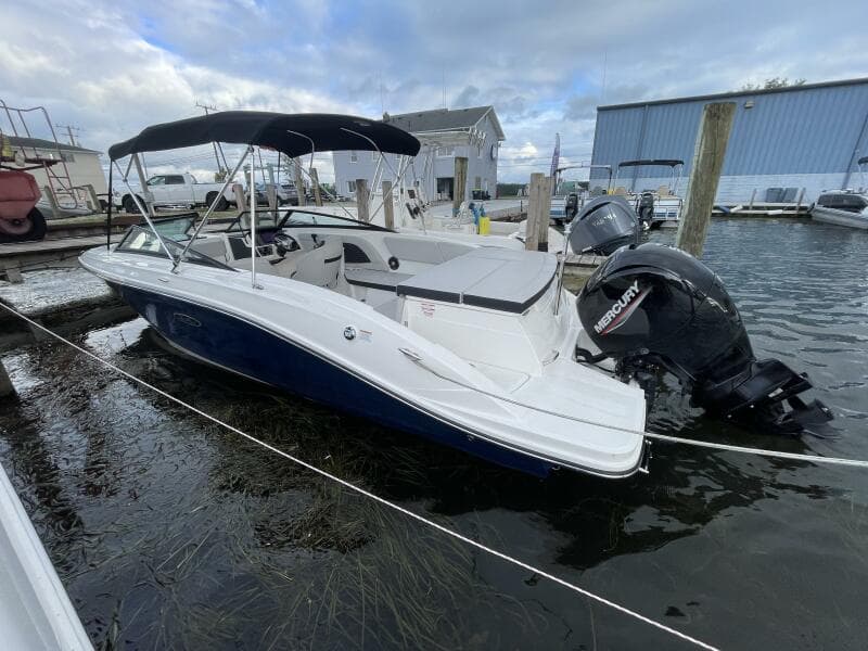 2024 Sea Ray SPX 230 Bowrider