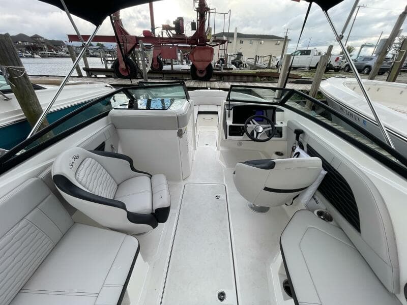 2024 Sea Ray SPX 230 Bowrider