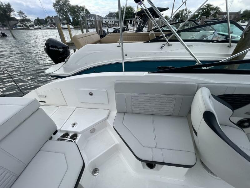 2024 Sea Ray SPX 230 Bowrider
