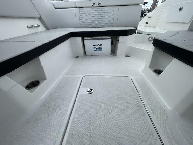 2024 Sea Ray SPX 230 Bowrider