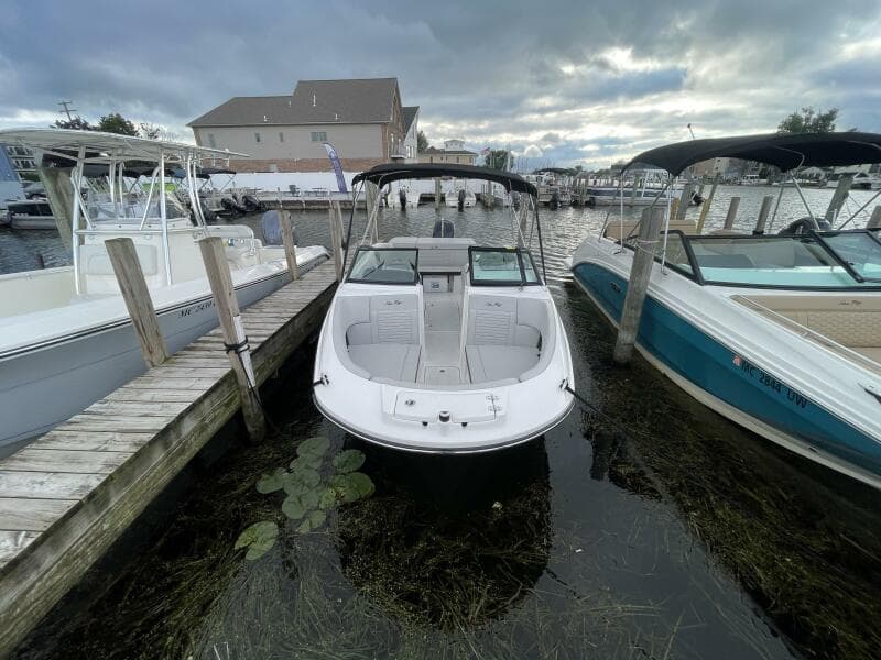 2024 Sea Ray SPX 230 Bowrider
