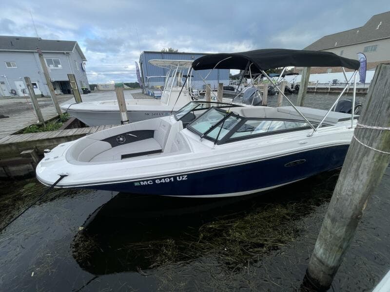 2024 Sea Ray SPX 230 Bowrider