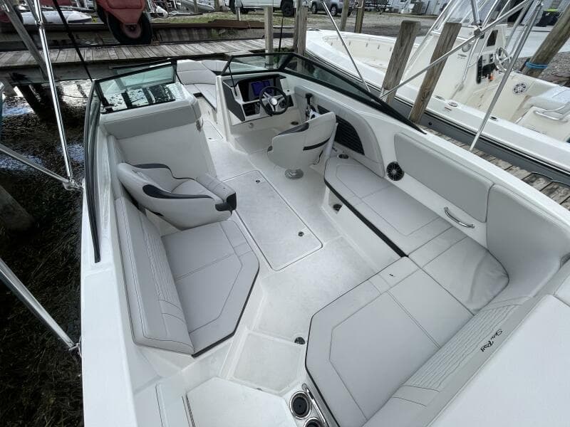 2024 Sea Ray SPX 230 Bowrider