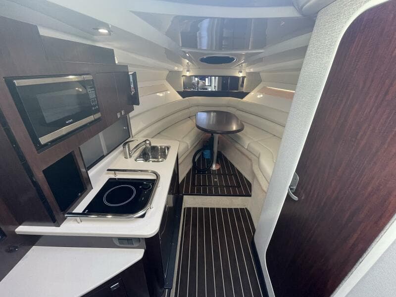 2019 Monterey 295 Sport Yacht