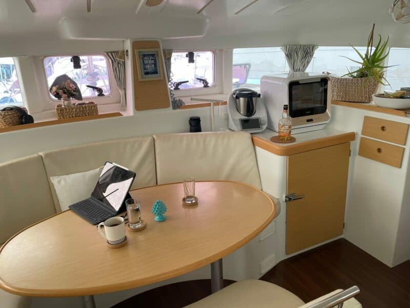 2011 Lagoon  - Photo 40