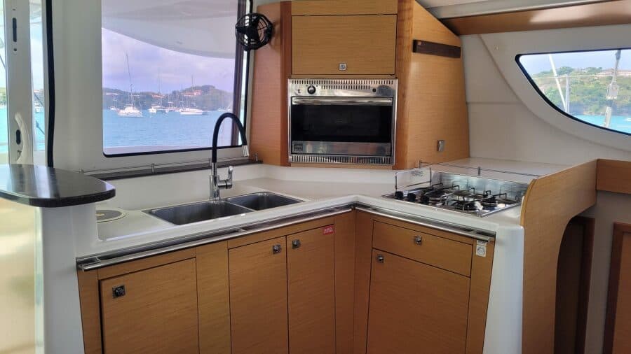 2011 Fountaine Pajot  - Photo 13