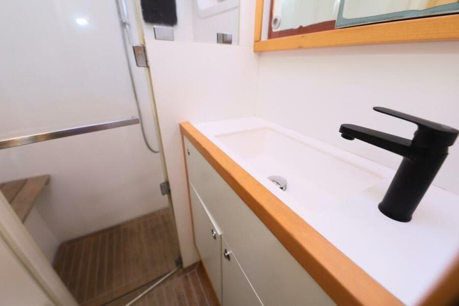 2011 Lagoon  - Photo 26