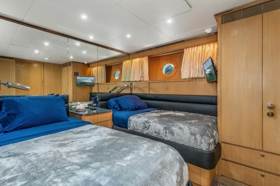 1989 116' Feadship Sport Fisher- Boss - Guest Stateroom