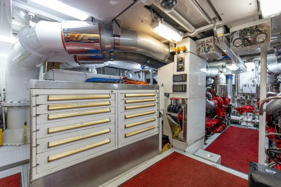 1989 116' Feadship Boss- Engine Room (14)