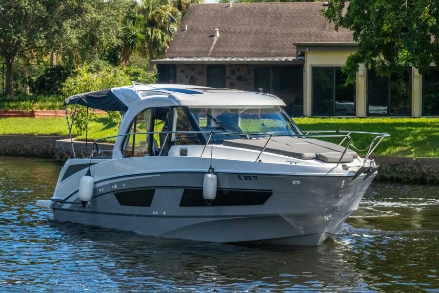 2025 Beneteau Antares 9