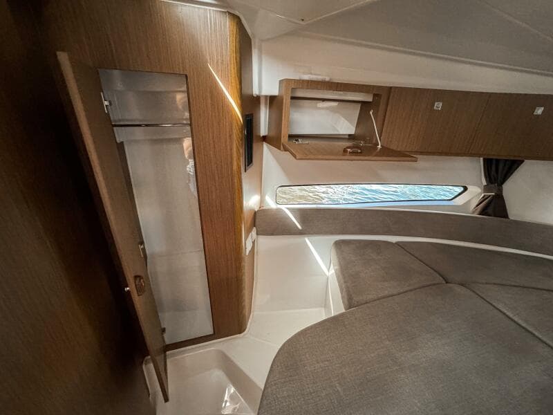 2025 Beneteau Antares 9