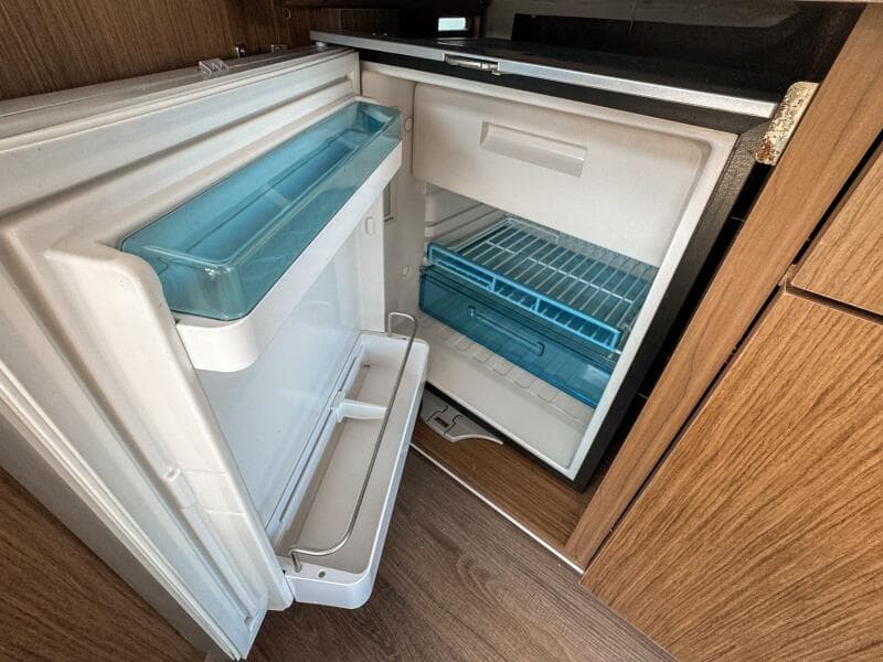 2025 Beneteau Antares 9