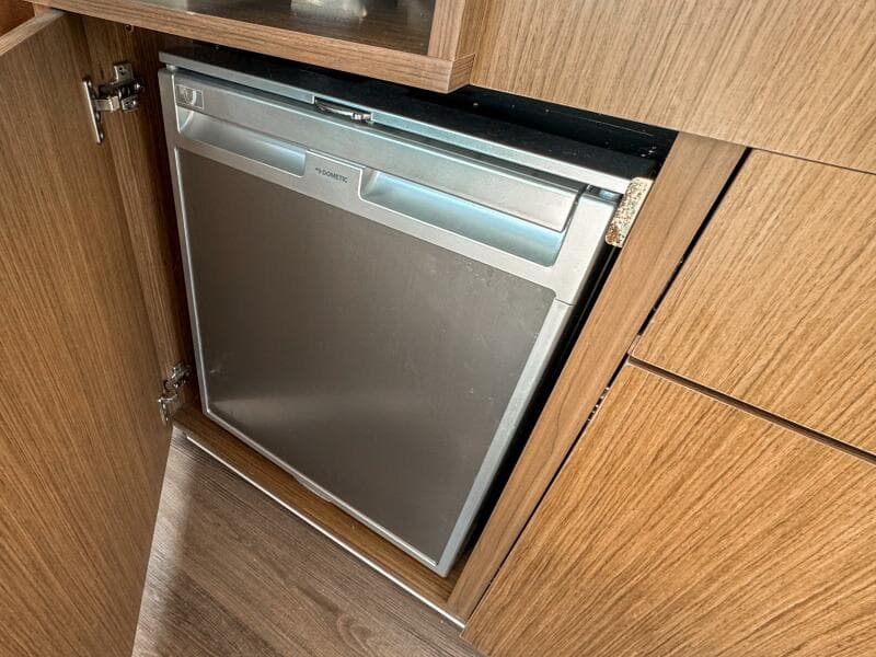 2025 Beneteau Antares 9