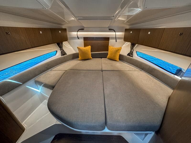 2025 Beneteau Antares 9