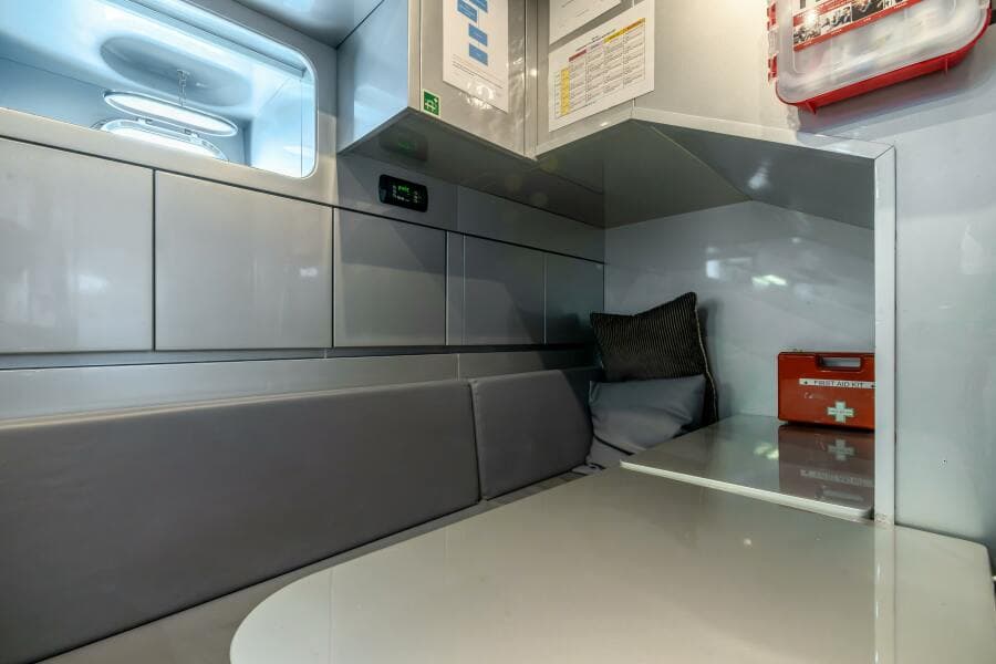 2005 Overmarine Mangusta 108