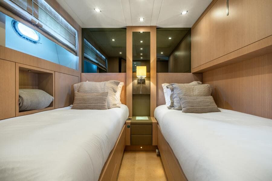 2005 Overmarine Mangusta 108