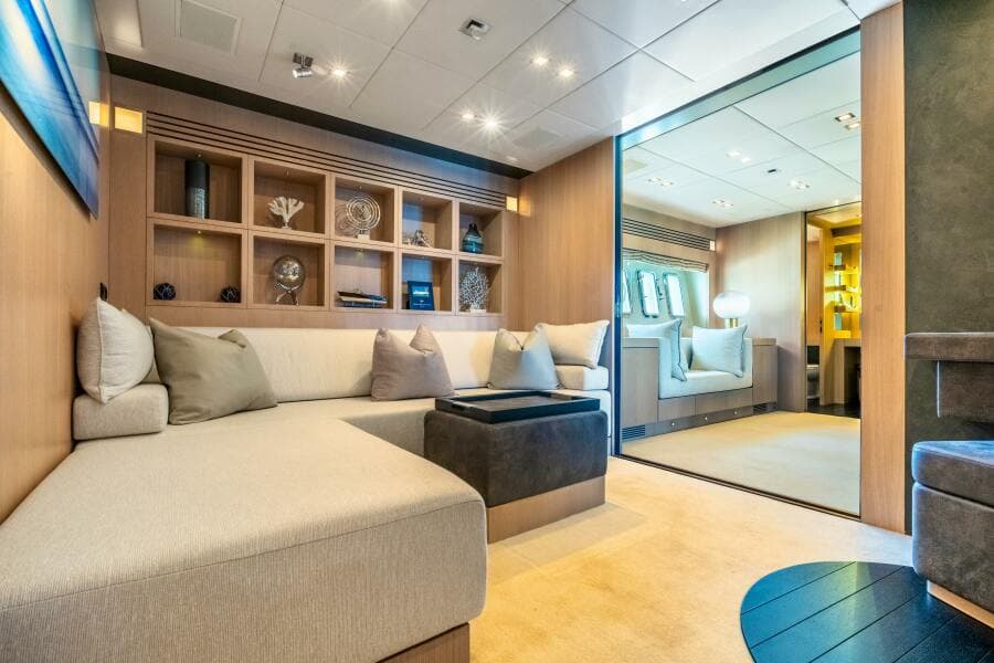 2005 Overmarine Mangusta 108