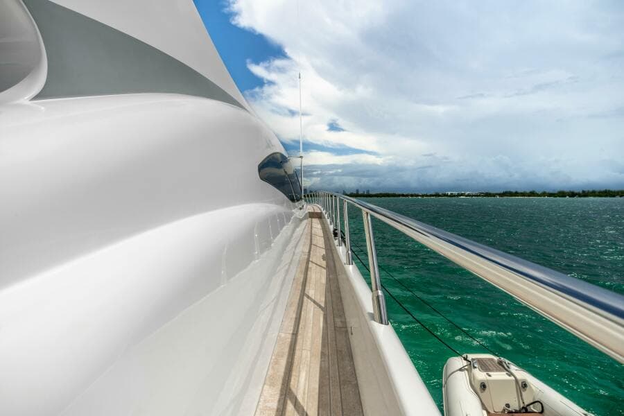 2005 Overmarine Mangusta 108