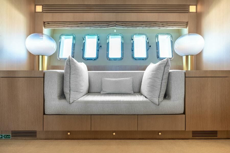 2005 Overmarine Mangusta 108