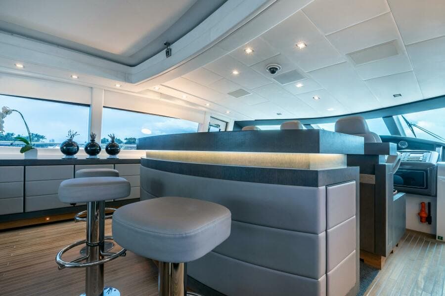 2005 Overmarine Mangusta 108