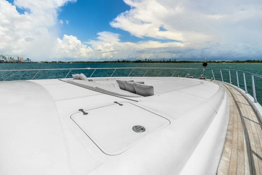 2005 Overmarine Mangusta 108