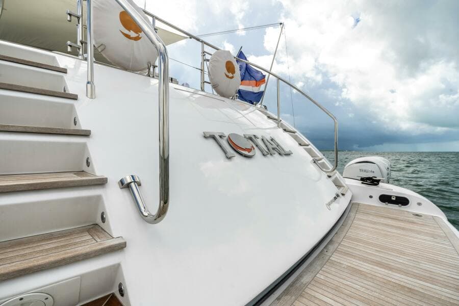 2005 Overmarine Mangusta 108