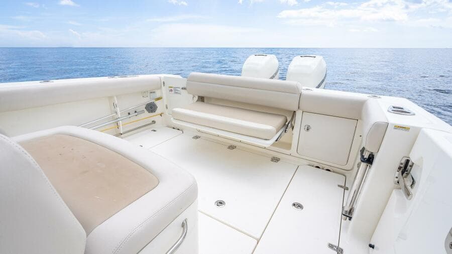 2017 Boston Whaler 330 Outrage