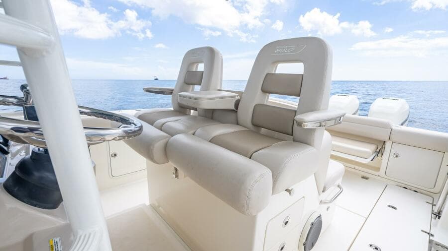 2017 Boston Whaler 330 Outrage