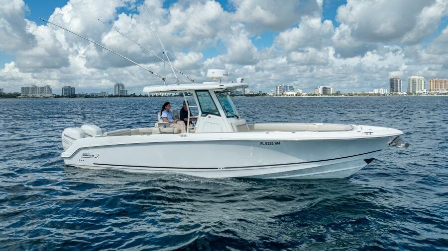 2017 Boston Whaler 330 Outrage