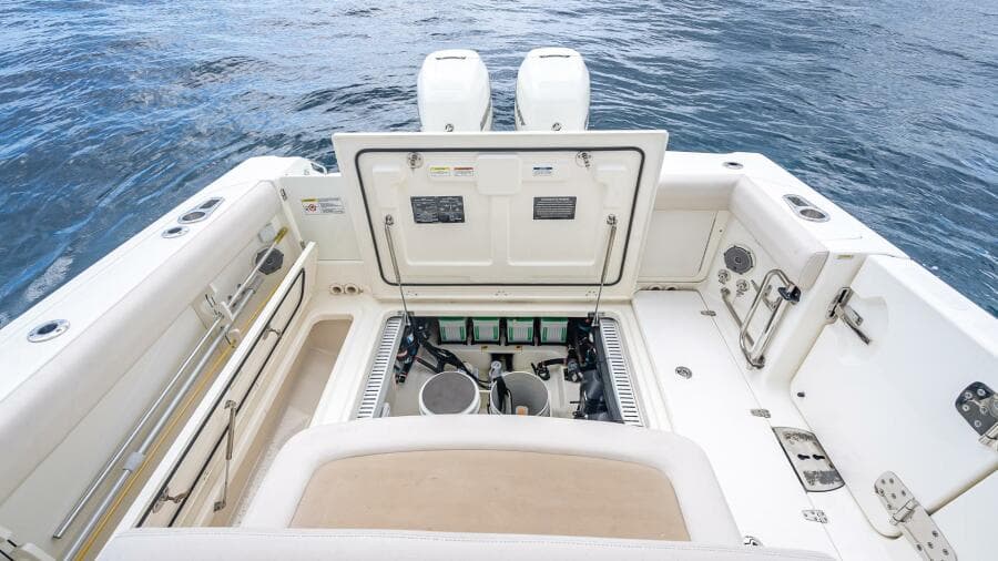 2017 Boston Whaler 330 Outrage