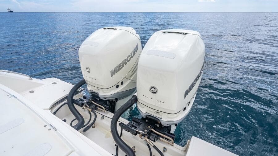 2017 Boston Whaler 330 Outrage