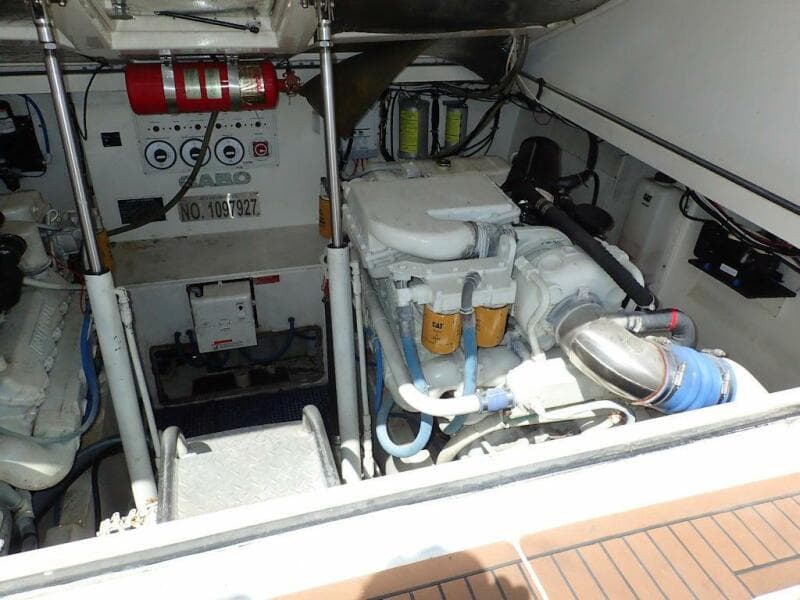 2000 Cabo 35 Express