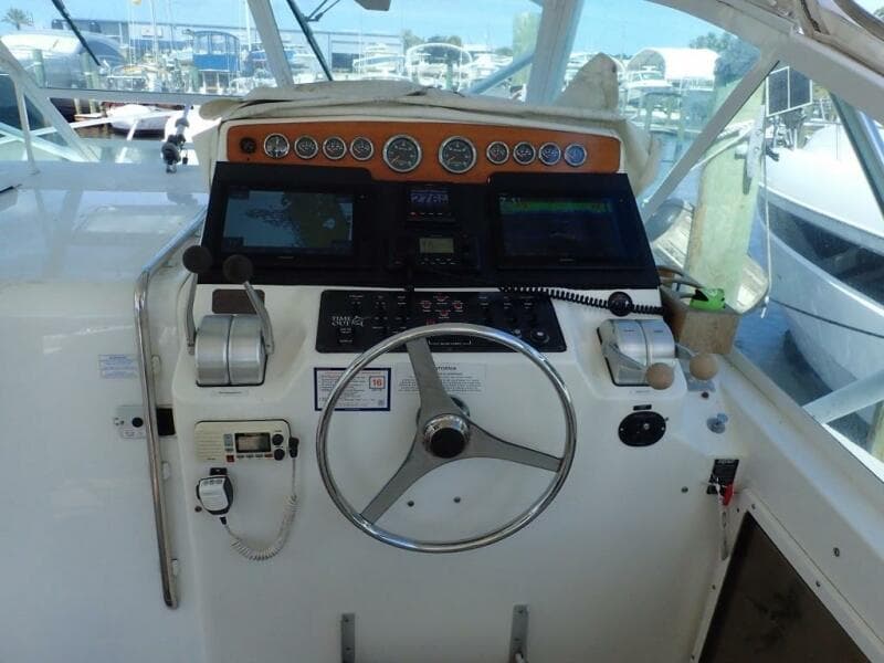 2000 Cabo 35 Express