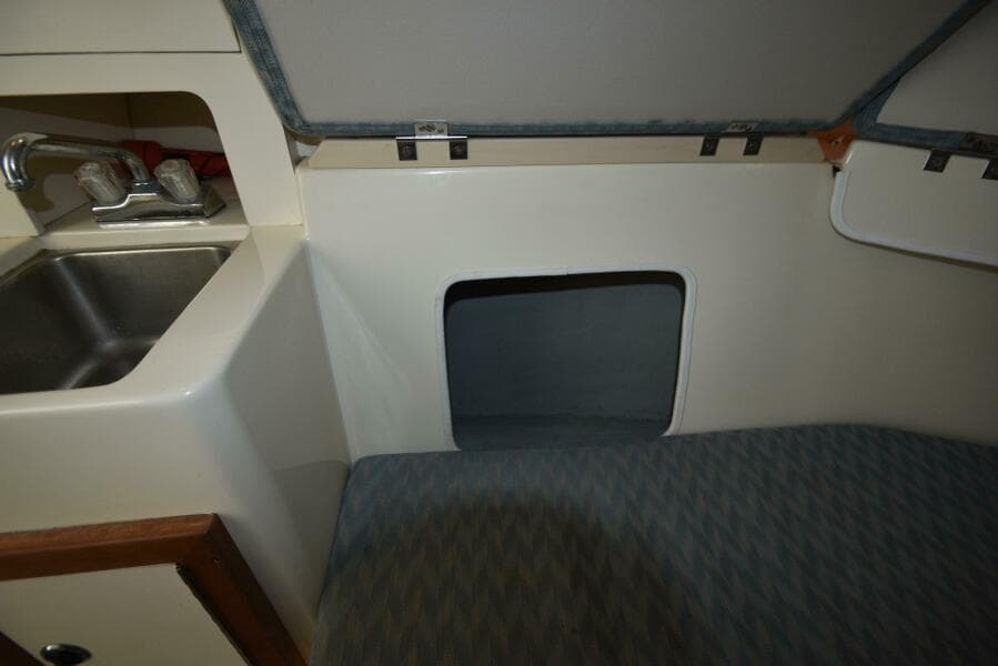 1998 Albin 28 TE Pilothouse