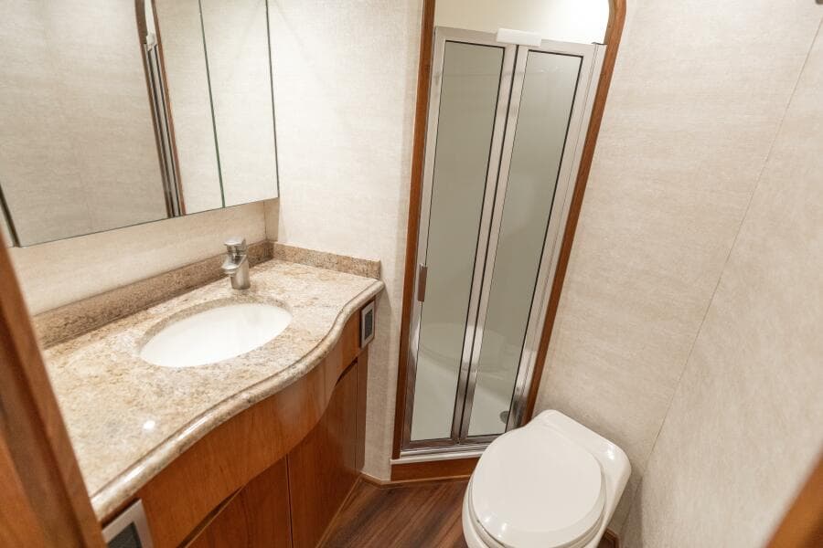 2015 Viking 70 Convertible  VIP Head