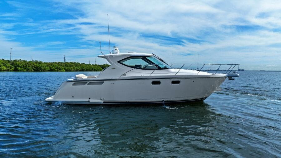 2008 Tiara Yachts 3500 Sovran "Fridge Benefit"