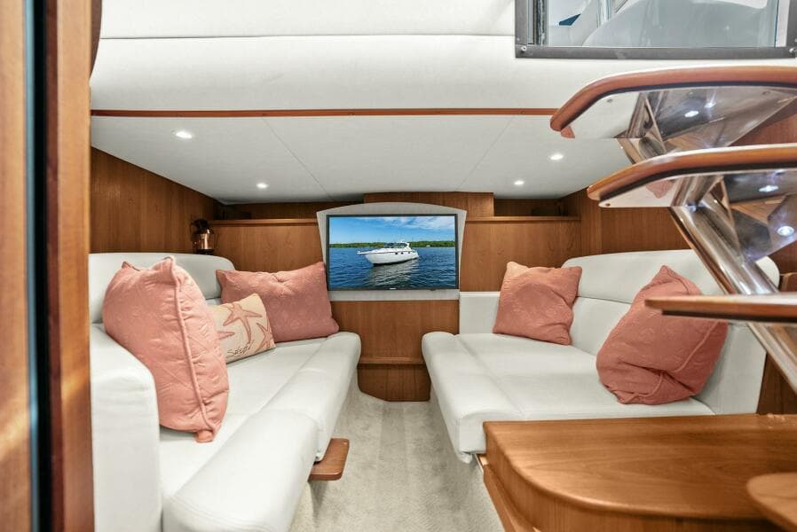 2008 Tiara Yachts 3500 Sovran "Fridge Benefit"