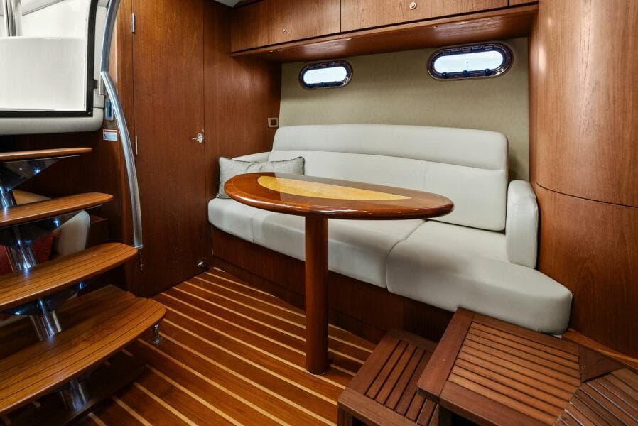 2008 Tiara Yachts 3500 Sovran "Fridge Benefit"