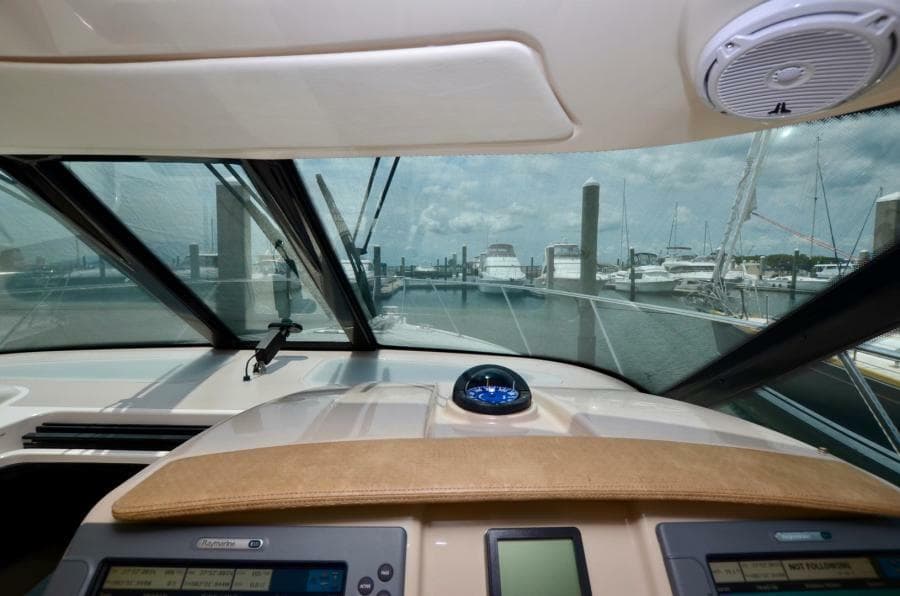 2008 35 Tiara Sovran - Fridge Benefit -Helm Windshield