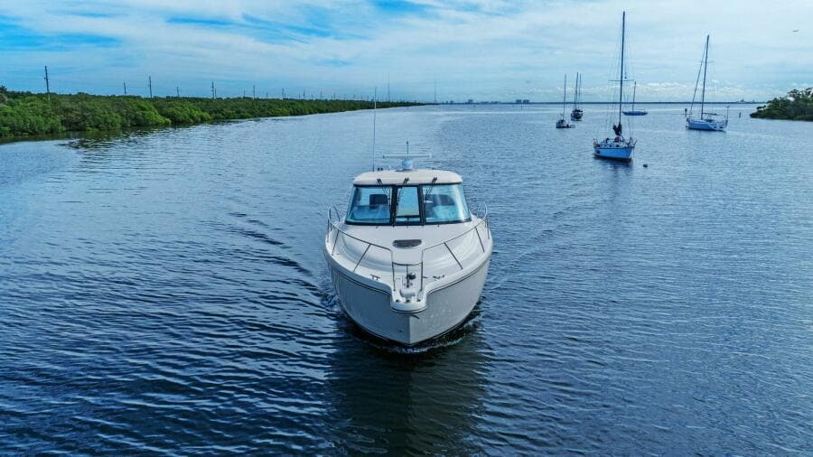 2008 Tiara Yachts 3500 Sovran "Fridge Benefit"