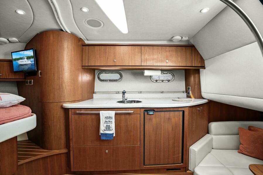 2008 Tiara Yachts 3500 Sovran "Fridge Benefit"