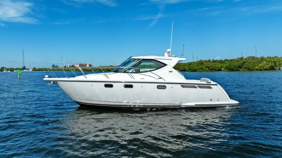 2008 Tiara Yachts 3500 Sovran "Fridge Benefit"