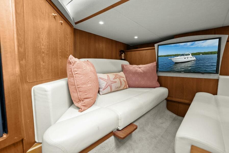 2008 Tiara Yachts 3500 Sovran "Fridge Benefit"