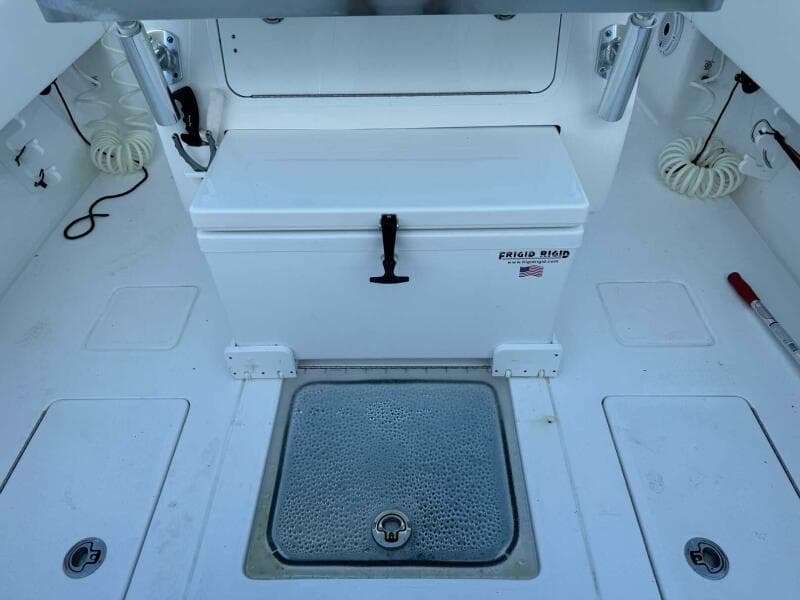 2024 Contender 32 Step