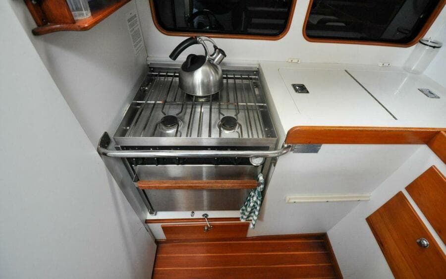 J/42 - Canty - Galley - Stove