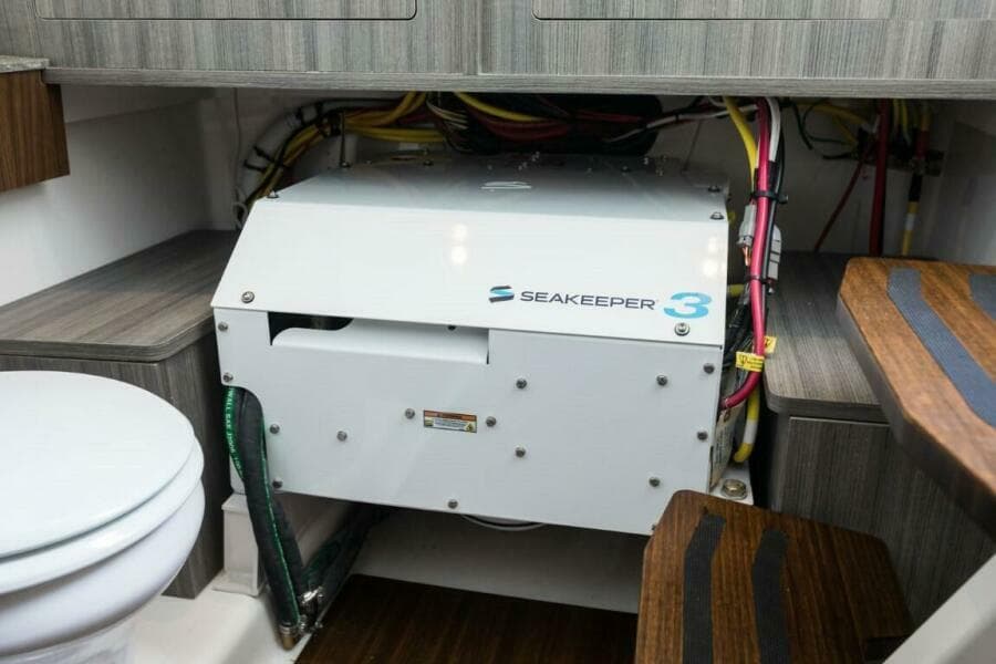 2025 Wellcraft 352 Fisherman