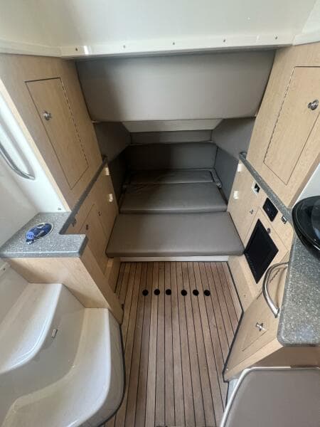 HCB 42 Five Wahoo - Interiors