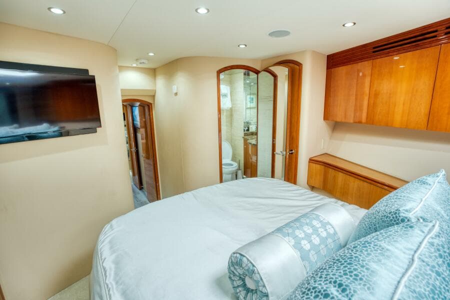 2007 Hatteras 80 Enclosed Bridge